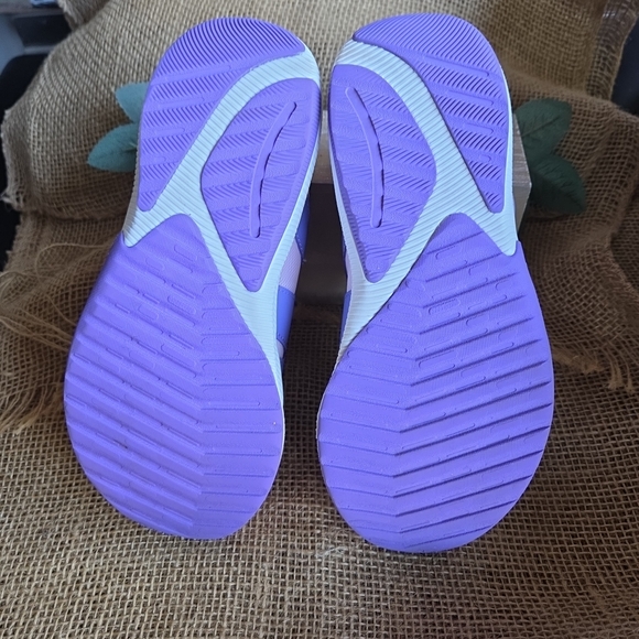SOLD.....New Balance Kids' Purple and Pink Shoes - Picture 9 of 12